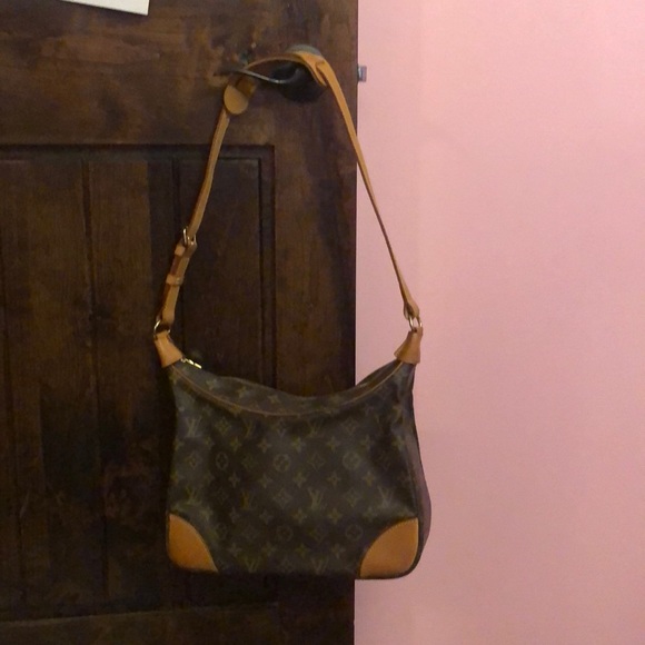 Louis Vuitton Handbags - Authentic Louis Vuitton Boulogne leather shoulder bag